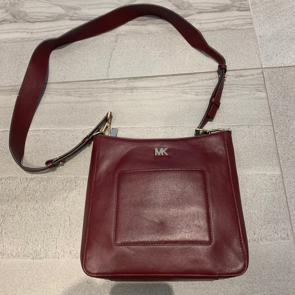 Michael Kors Handbags - Michael Kors Crossbody Purse